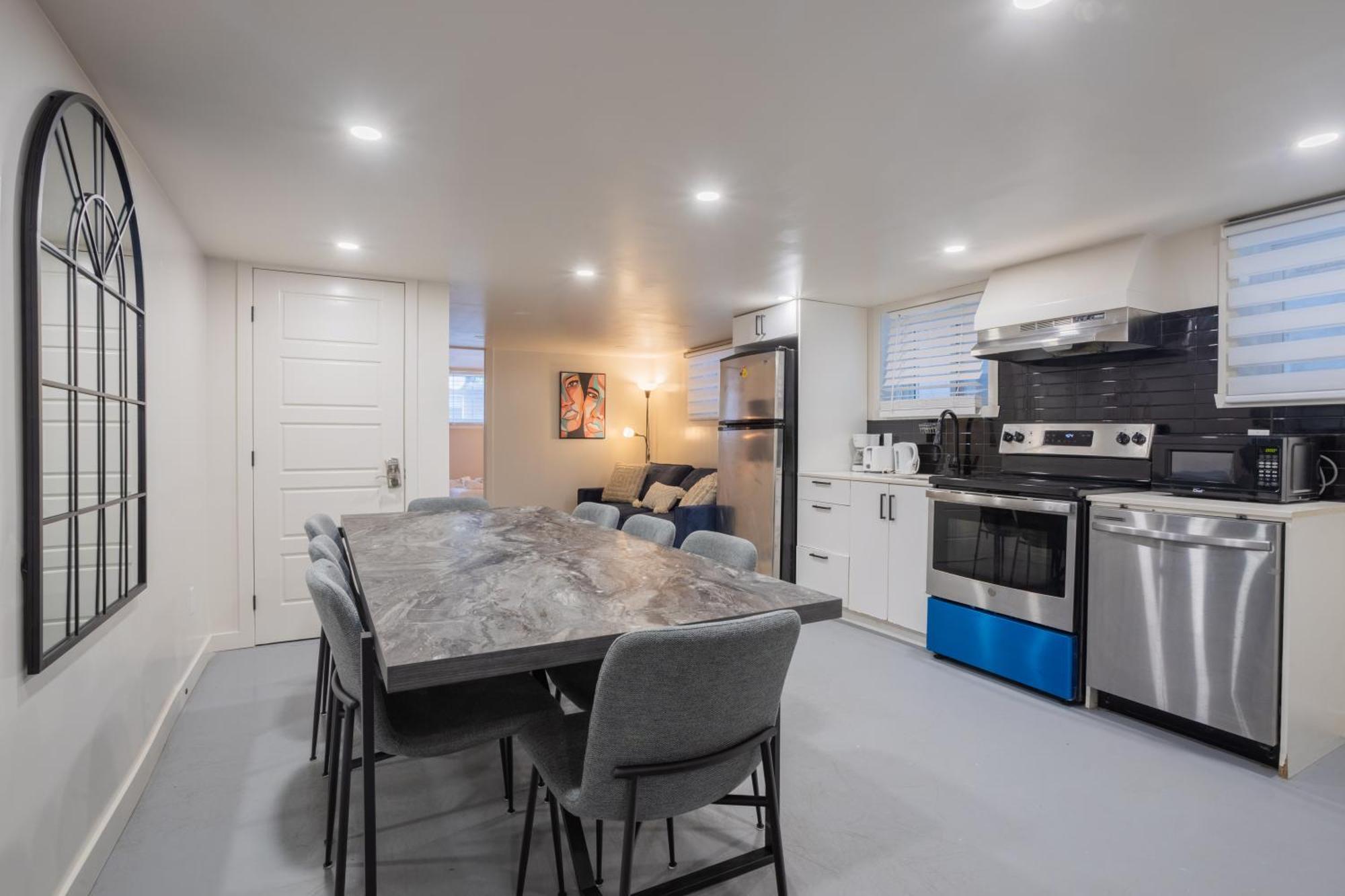 Stylish 4br In The Heart Of Plateau Apartment Montreal